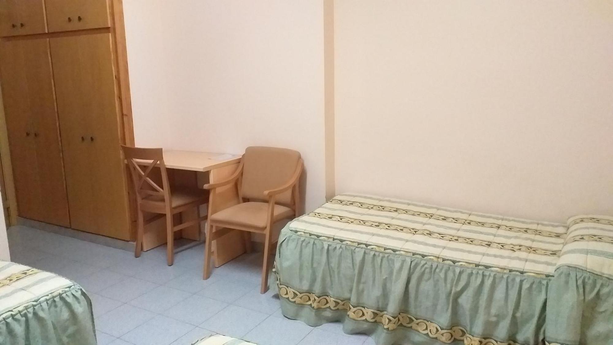 Hotel Residencia Sagrada Familia La Seu d'Urgell Zewnętrze zdjęcie