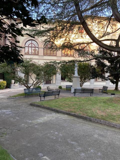 Hotel Residencia Sagrada Familia La Seu d'Urgell Zewnętrze zdjęcie